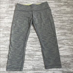 Lululemon Wunder Under size 6 cropped leggings